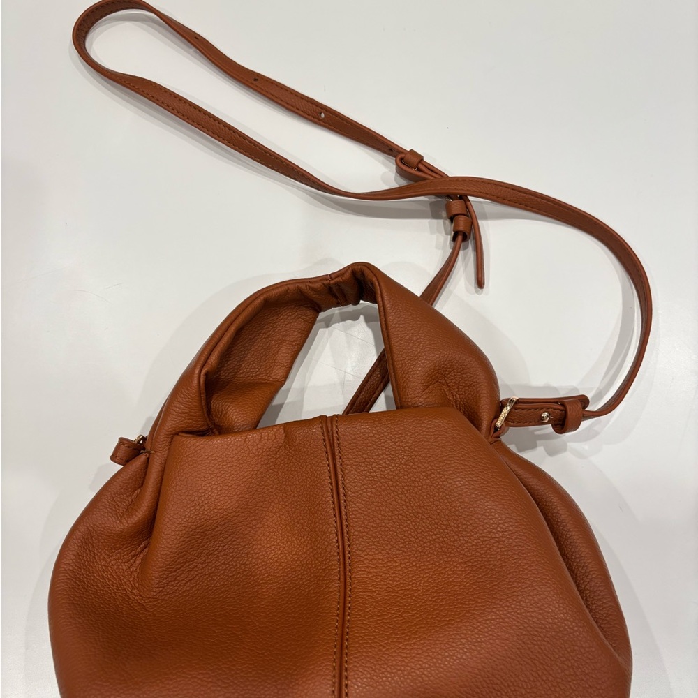 Leather like crossbody Handbag in Camel
